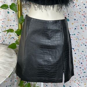 NWOT alya Elegant Black Faux Leather reptile print mini Skirt medium steam punk